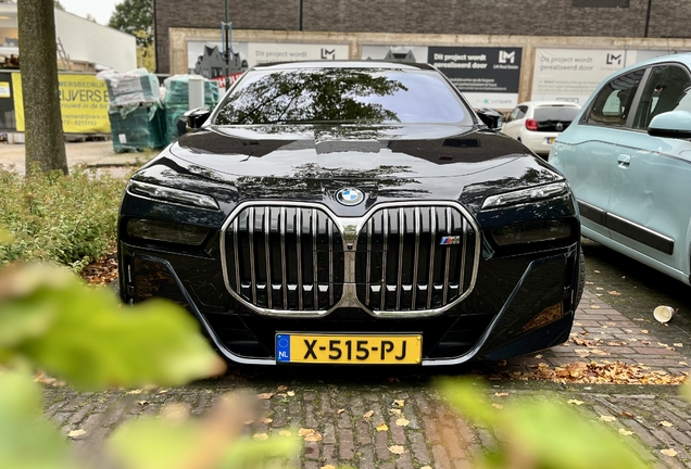 BMW M760e xDrive