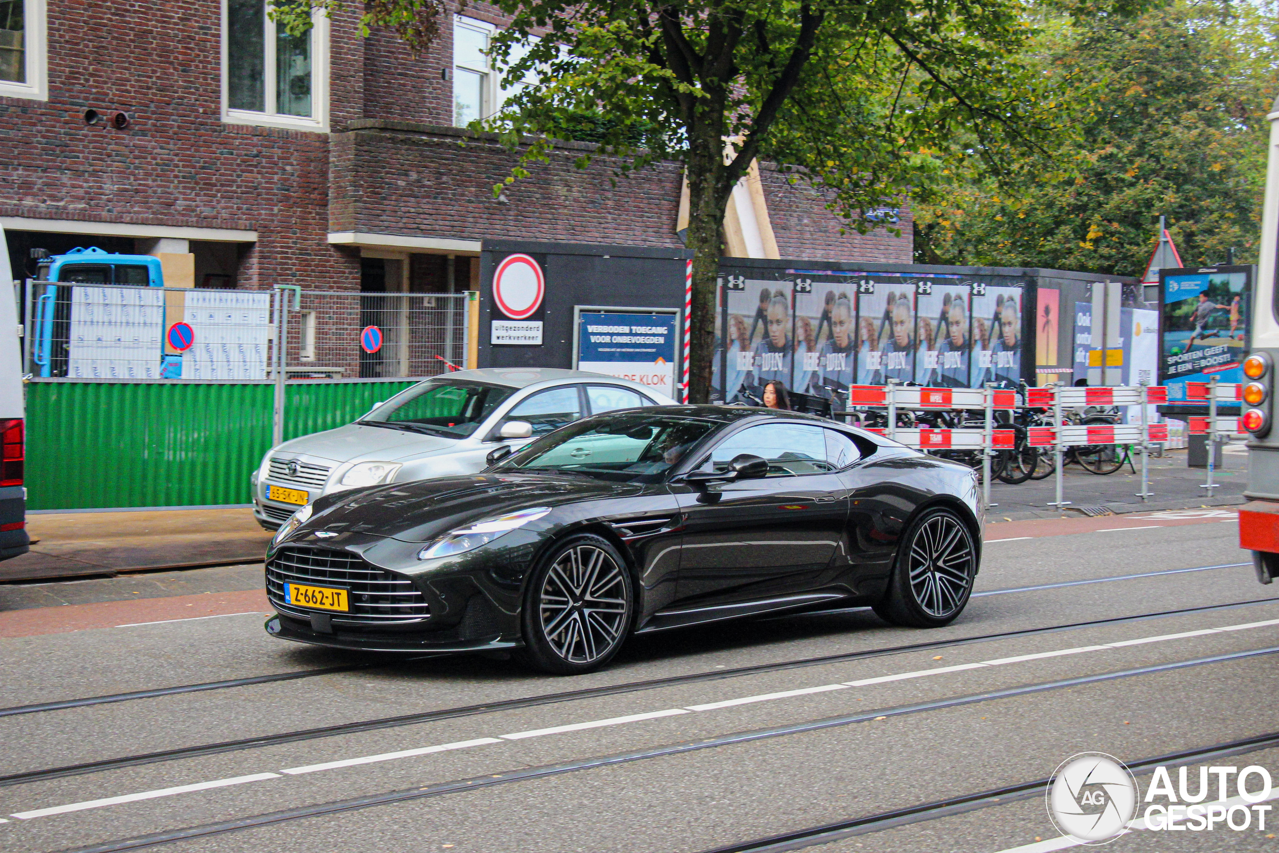 Aston Martin DB12