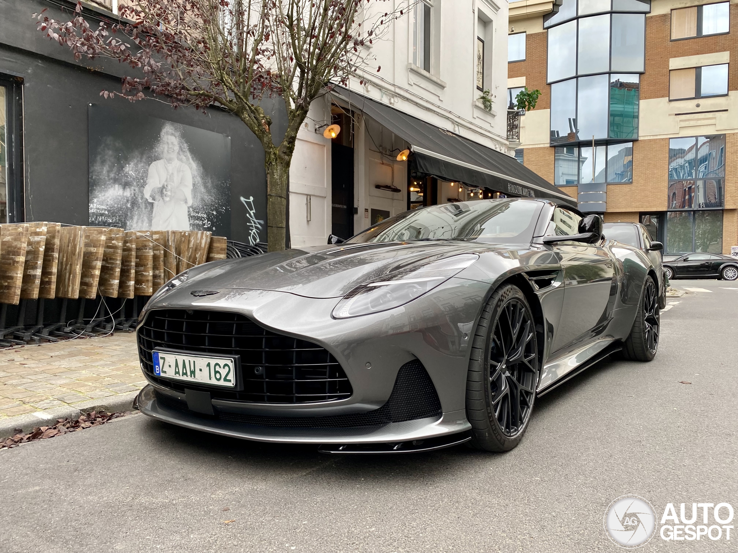 Aston Martin DB12 Volante