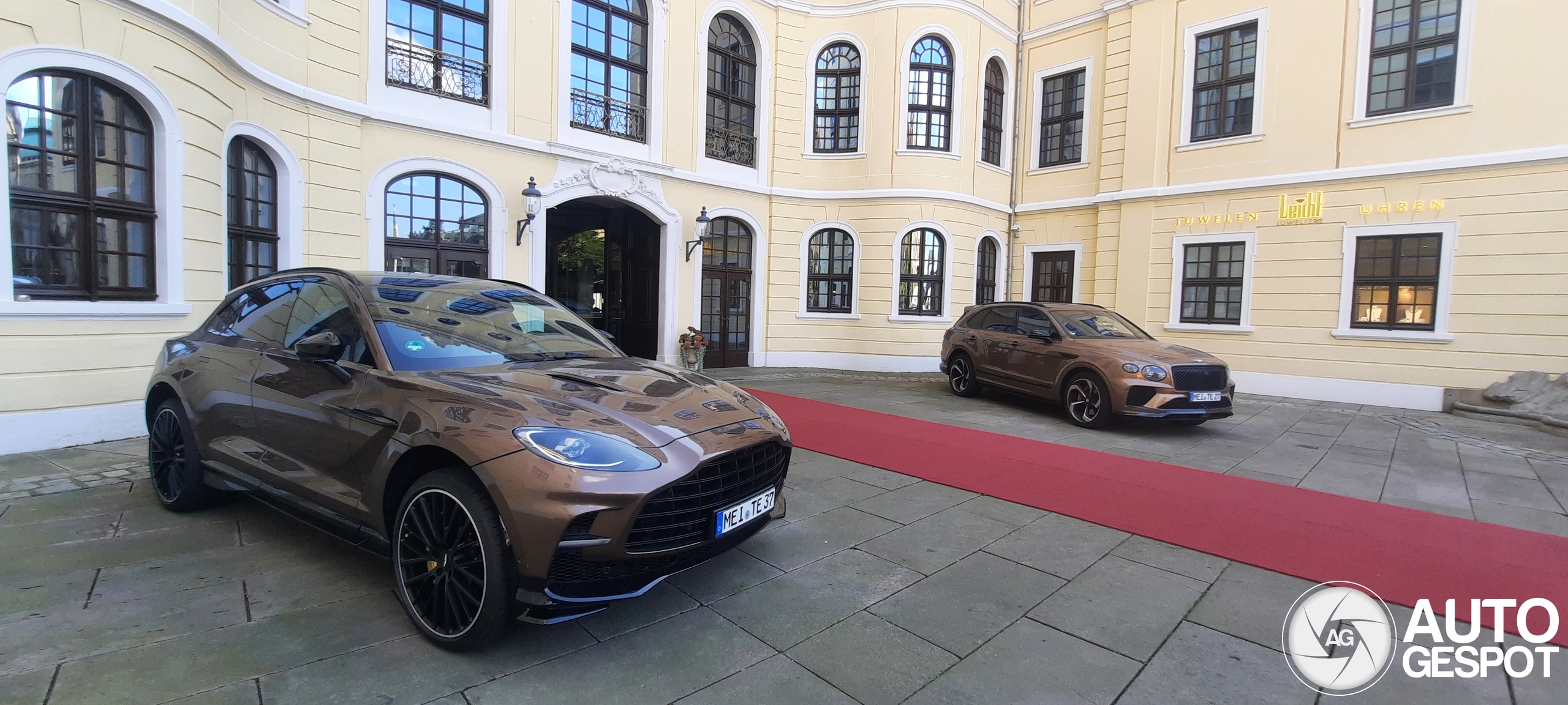 Aston Martin DBX707