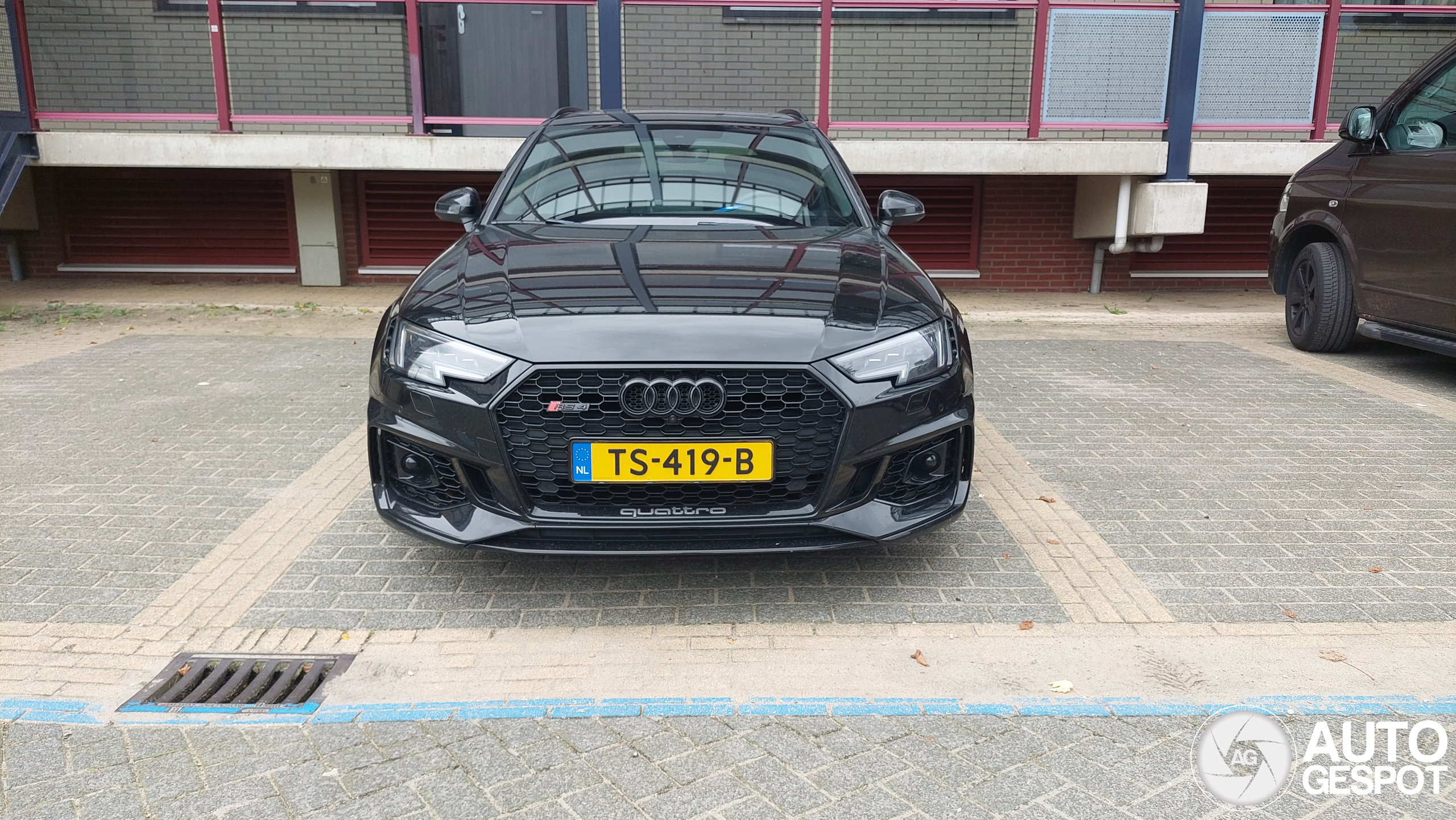 Audi RS4 Avant B9