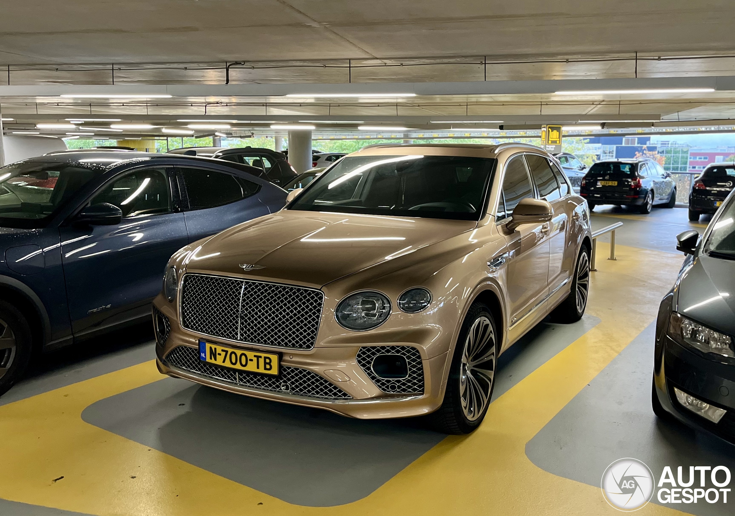 Bentley Bentayga Hybrid 2021