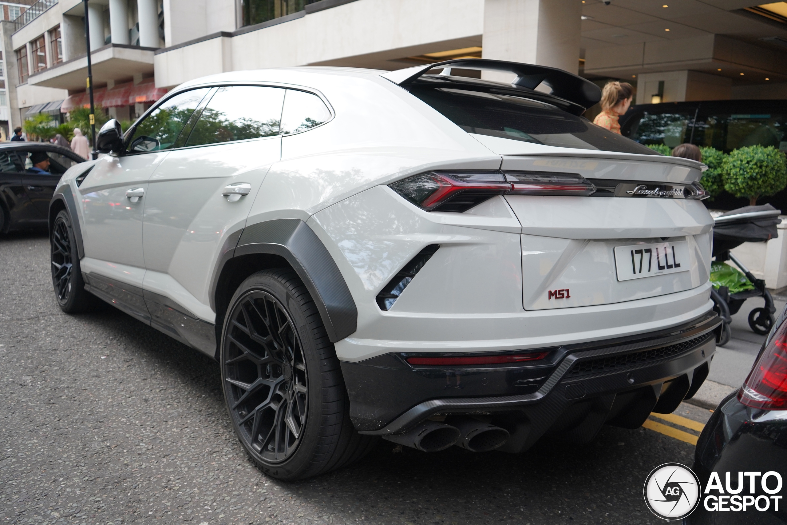 Lamborghini Urus Nero Design