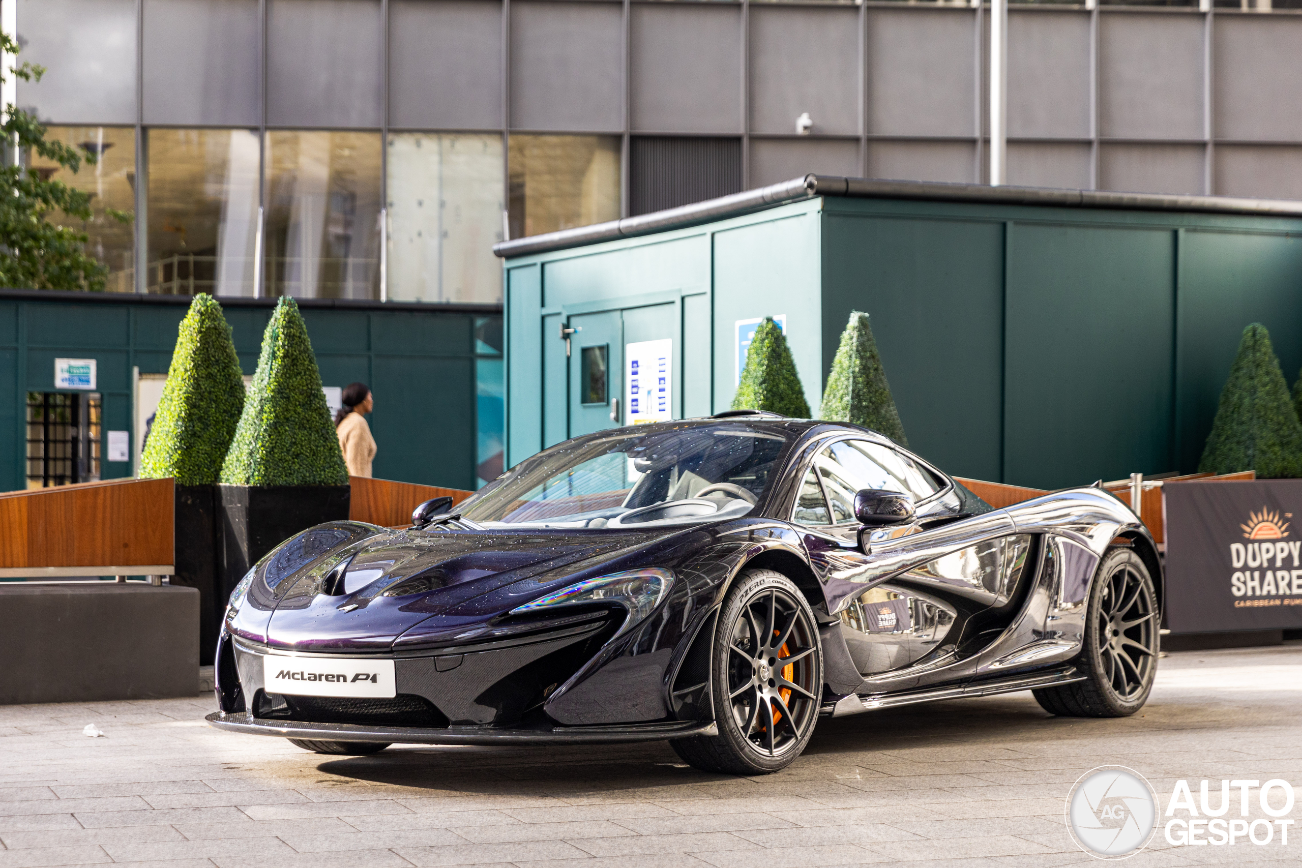 McLaren P1's duiken op in Londen