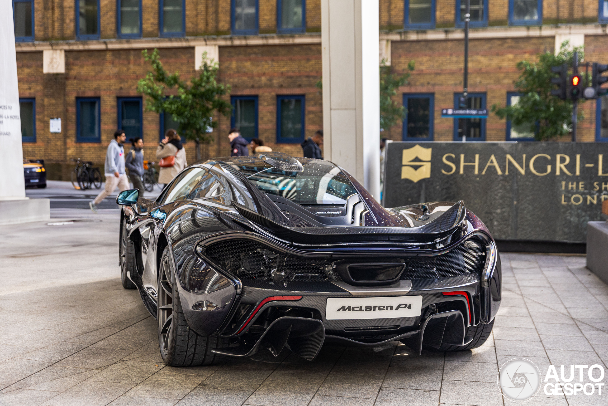 McLaren P1's duiken op in Londen