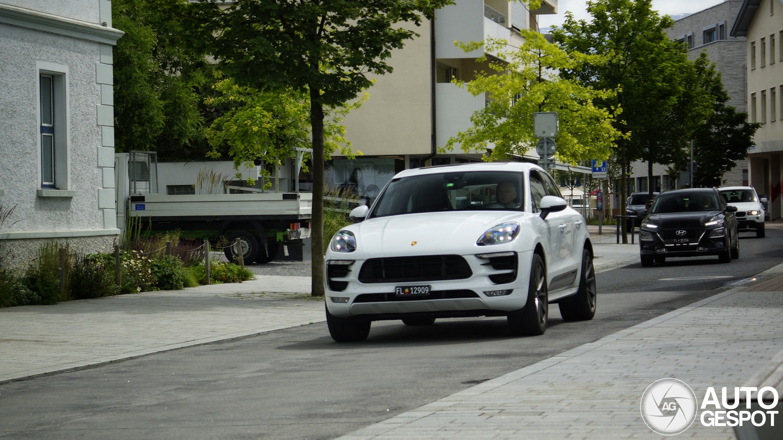 Porsche 95B Macan GTS