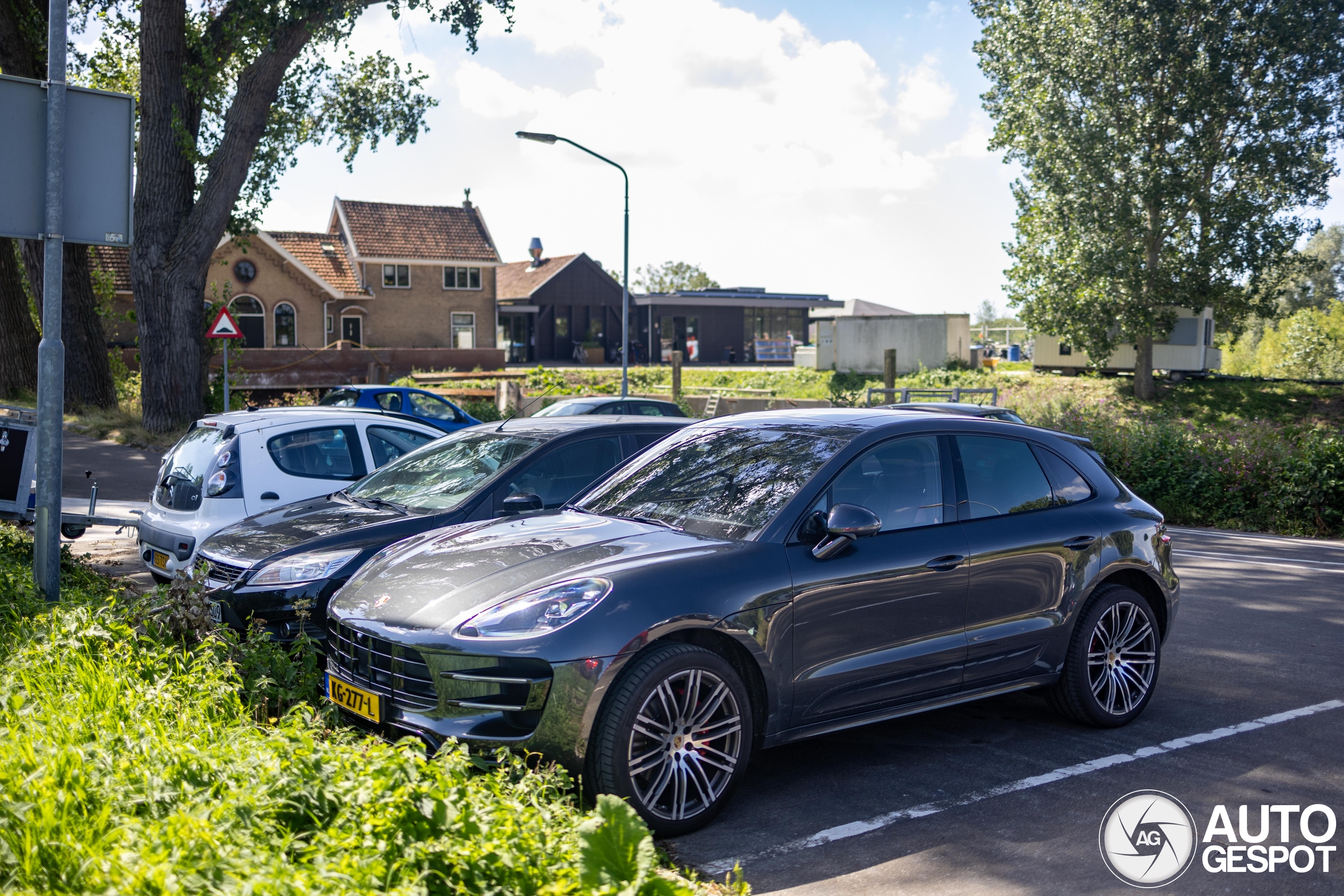 Porsche 95B Macan Turbo