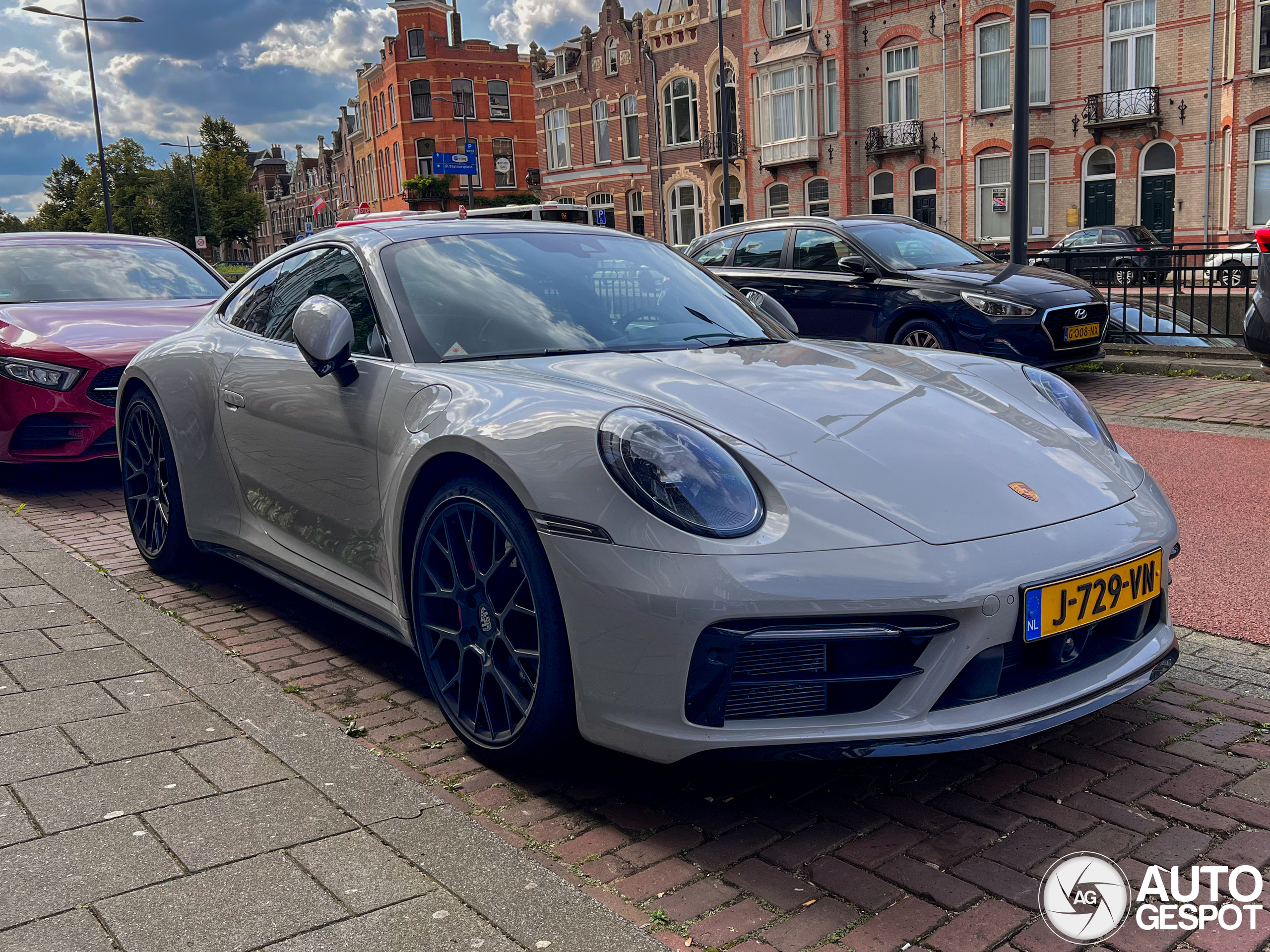 Porsche 992 Carrera 4S