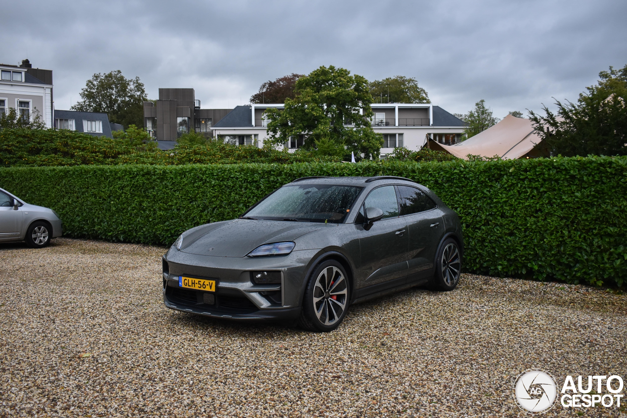 Porsche Macan EV Turbo