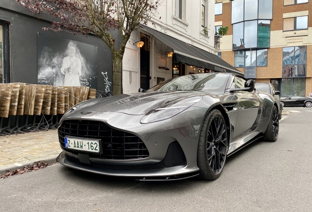 Aston Martin DB12 Volante