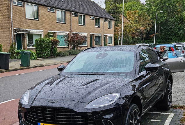 Aston Martin DBX