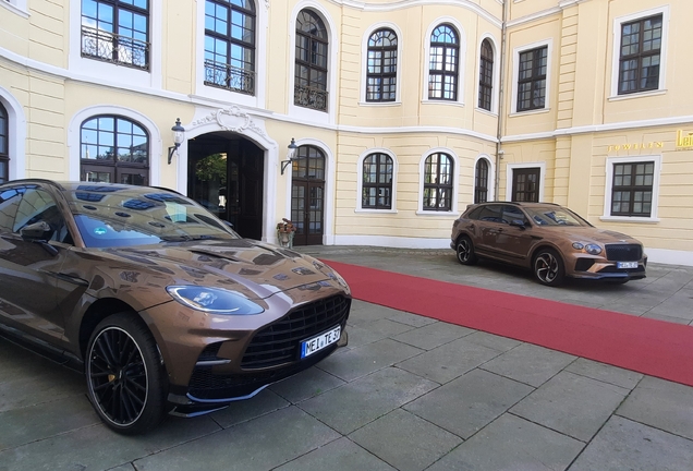 Aston Martin DBX707