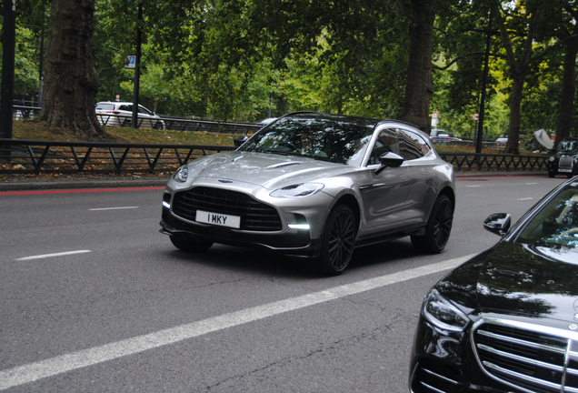 Aston Martin DBX707