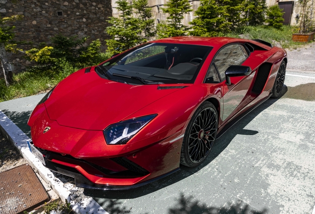 Lamborghini Aventador S LP740-4