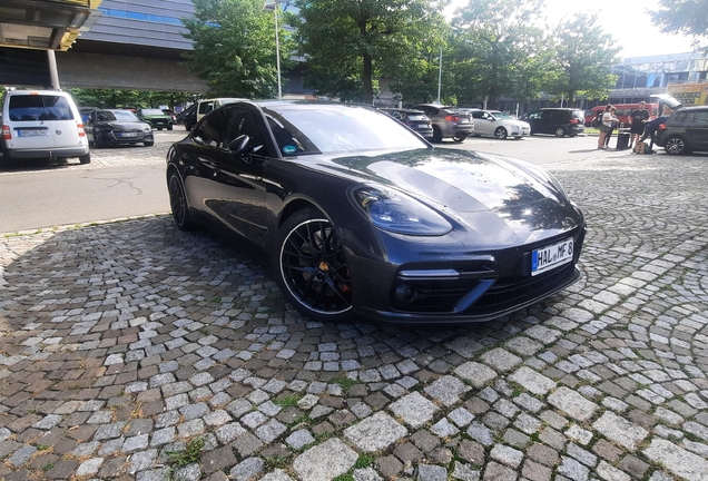 Porsche 971 Panamera Turbo