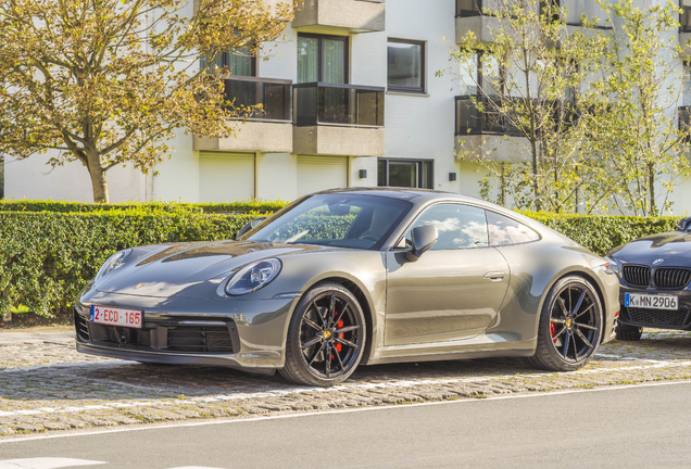 Porsche 992 Carrera 4S