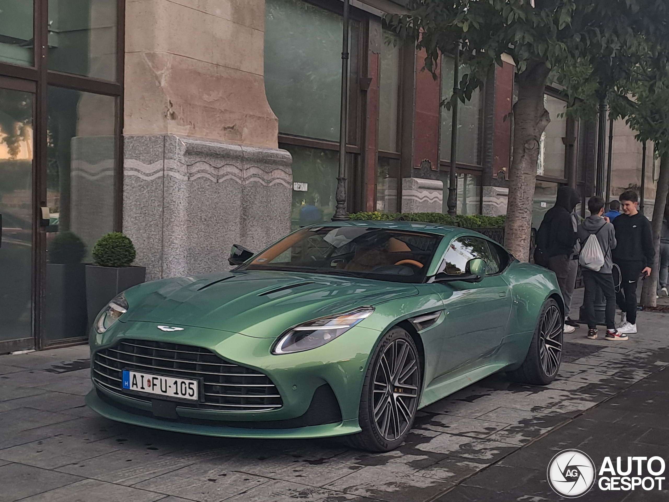 Aston Martin DB12