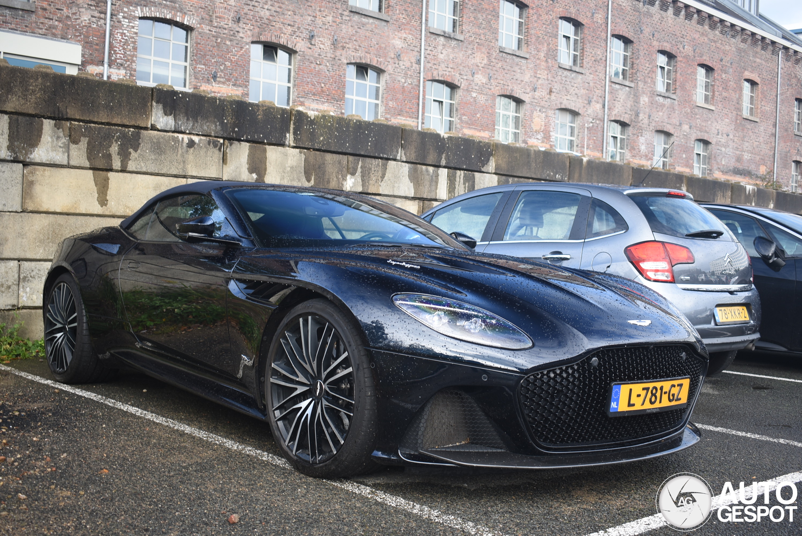 Aston Martin DBS Superleggera Volante