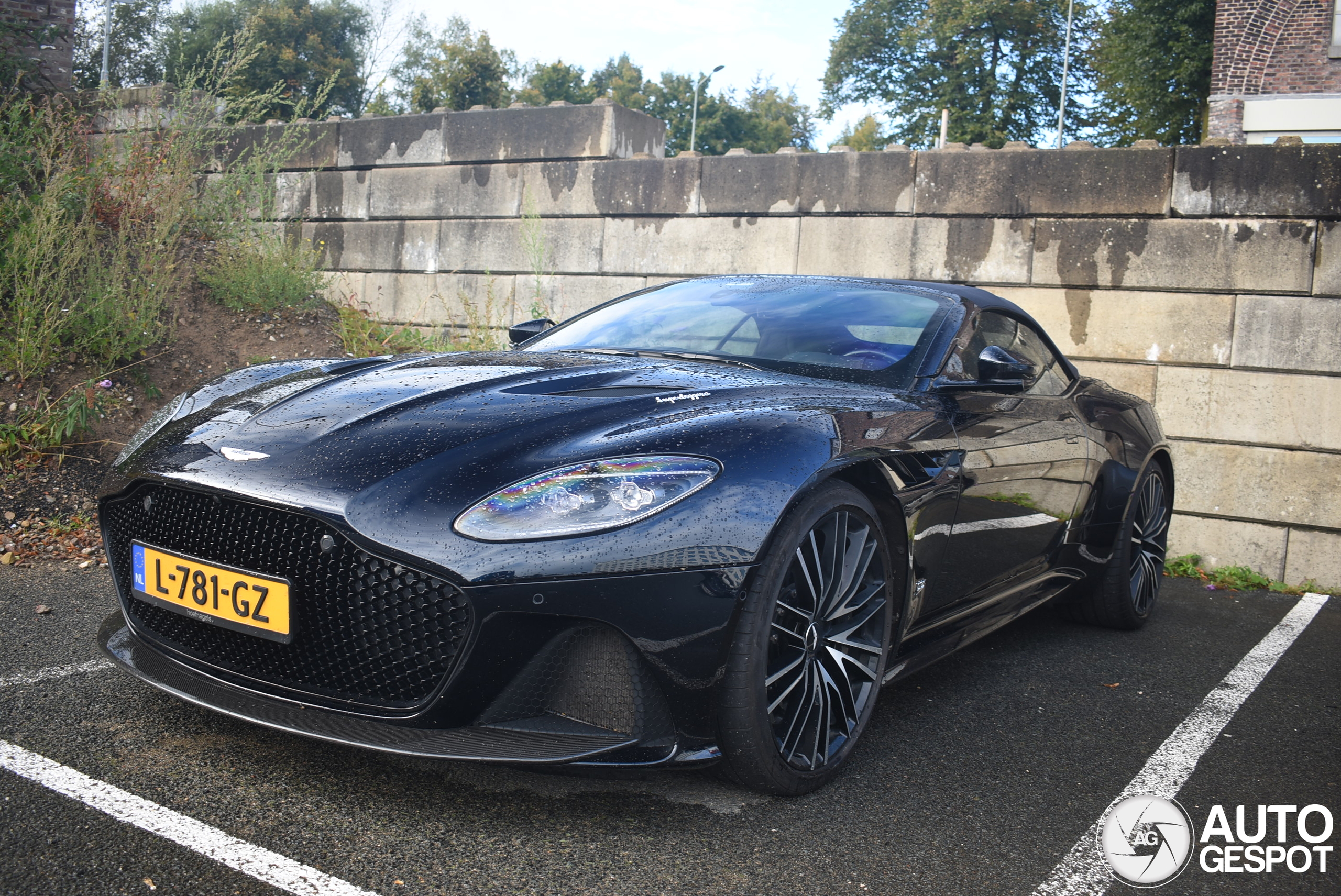 Aston Martin Dbs Superleggera Volante September Autogespot