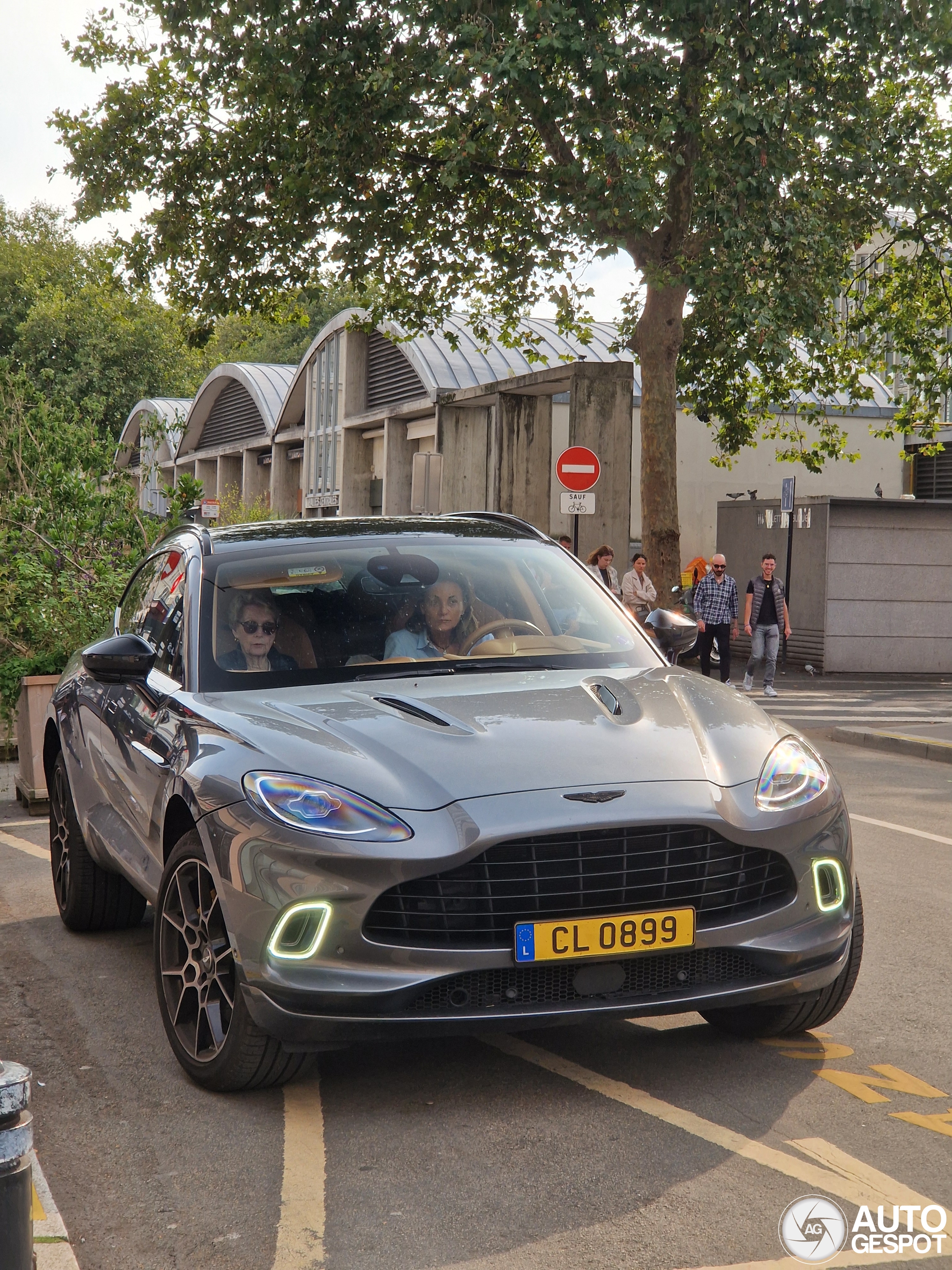 Aston Martin DBX