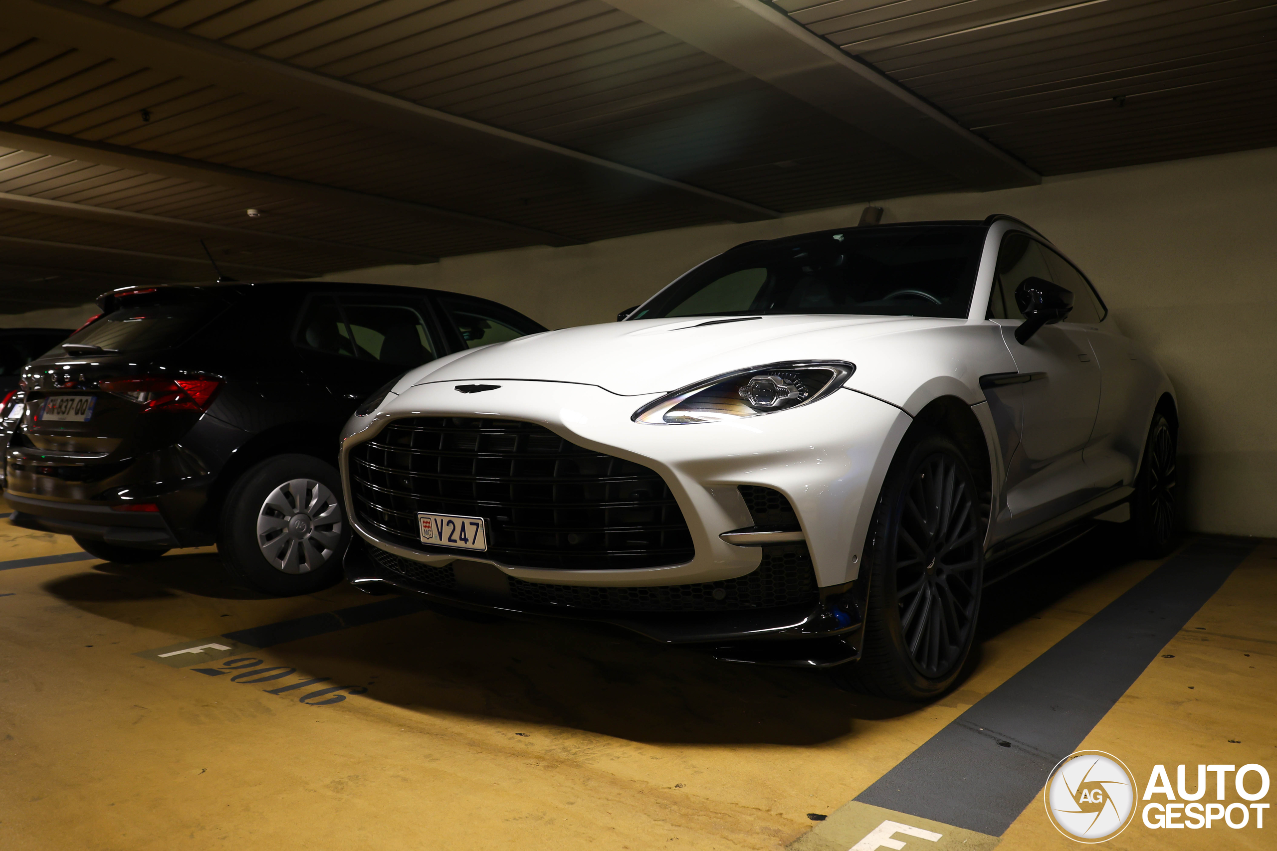 Aston Martin DBX707