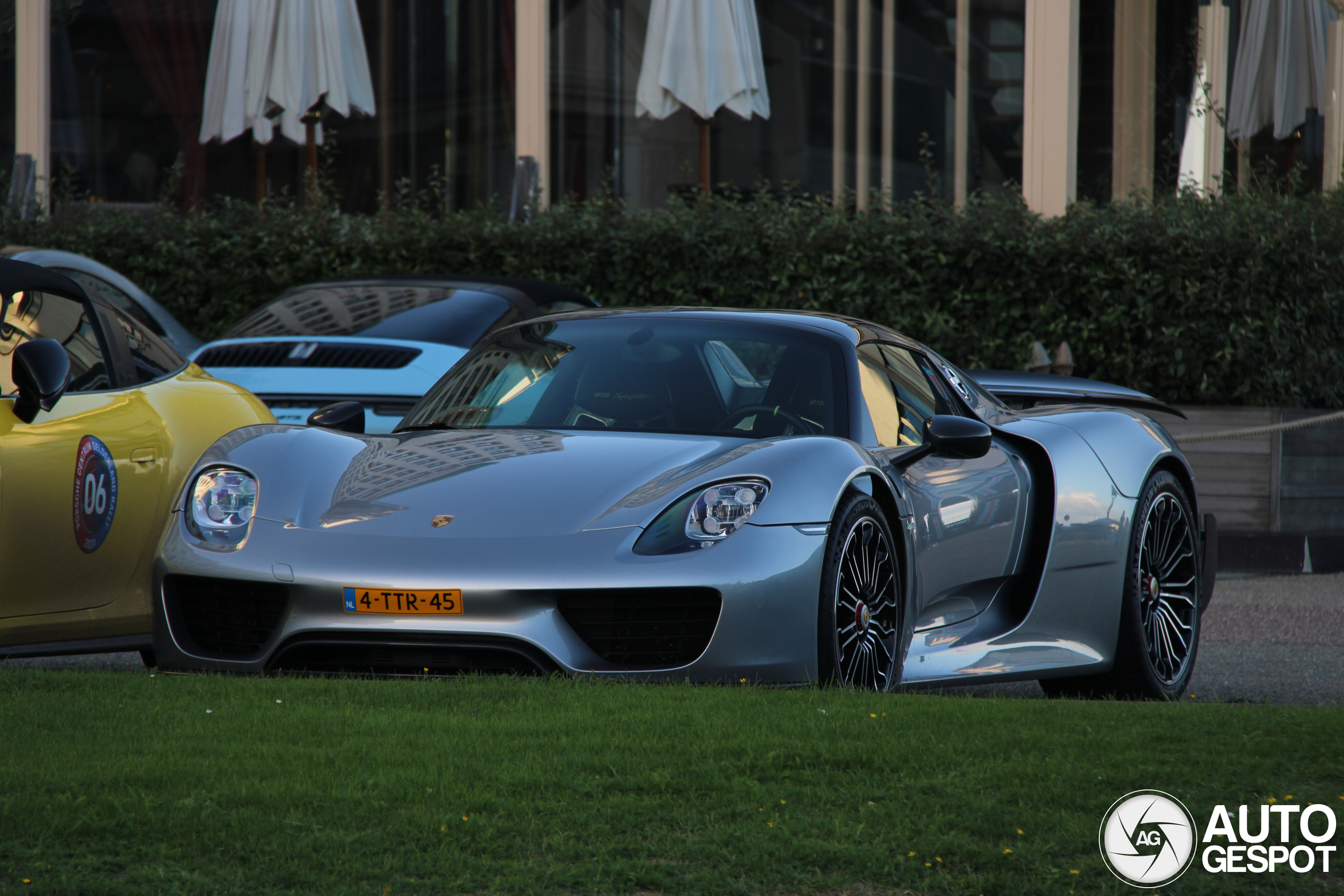 Porsche 918 Spyder Weissach Package