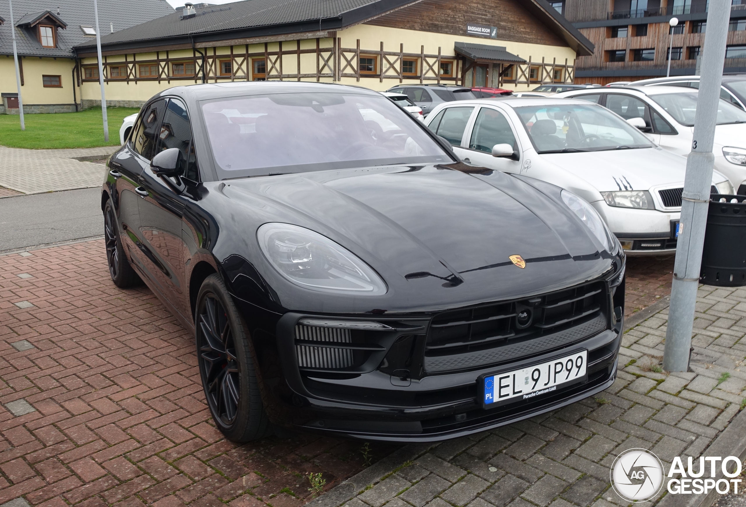 Porsche 95B Macan GTS MkIII