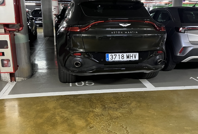 Aston Martin DBX