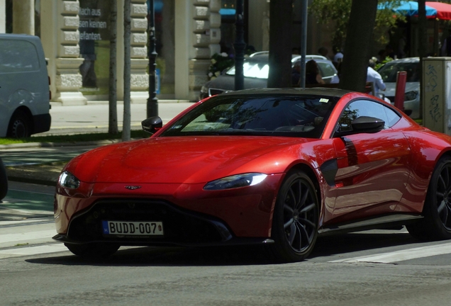 Aston Martin V8 Vantage 2018