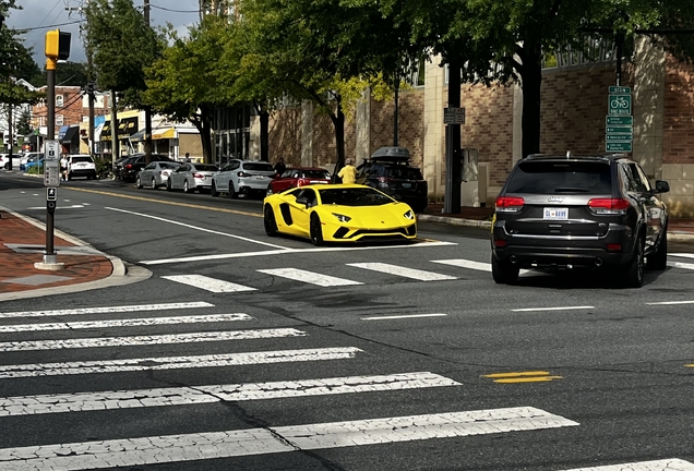 Lamborghini Aventador S LP740-4