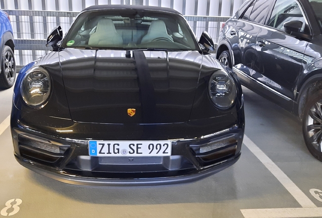 Porsche 992 Carrera 4 GTS Cabriolet