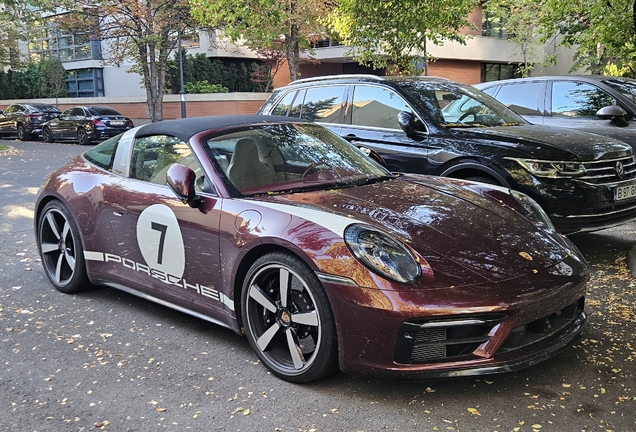 Porsche 992 Targa 4S Heritage Design Edition