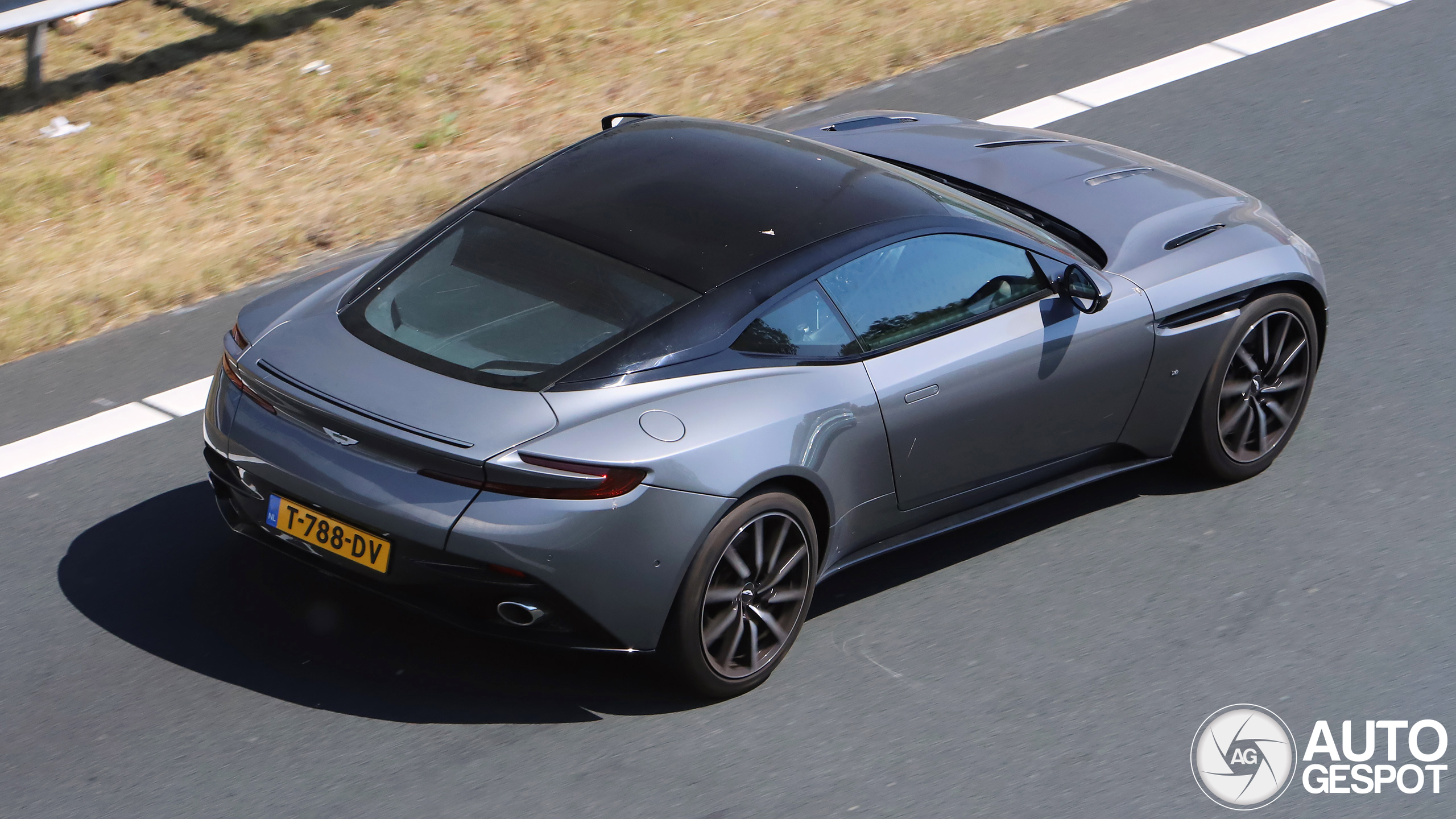 Aston Martin DB11