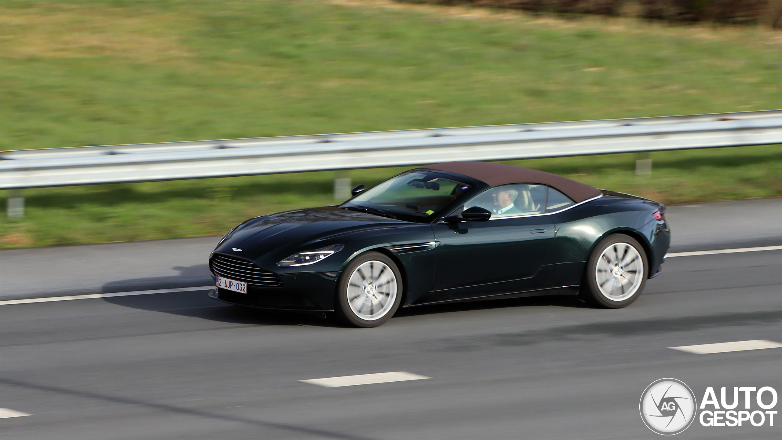 Aston Martin DB11 V8 Volante