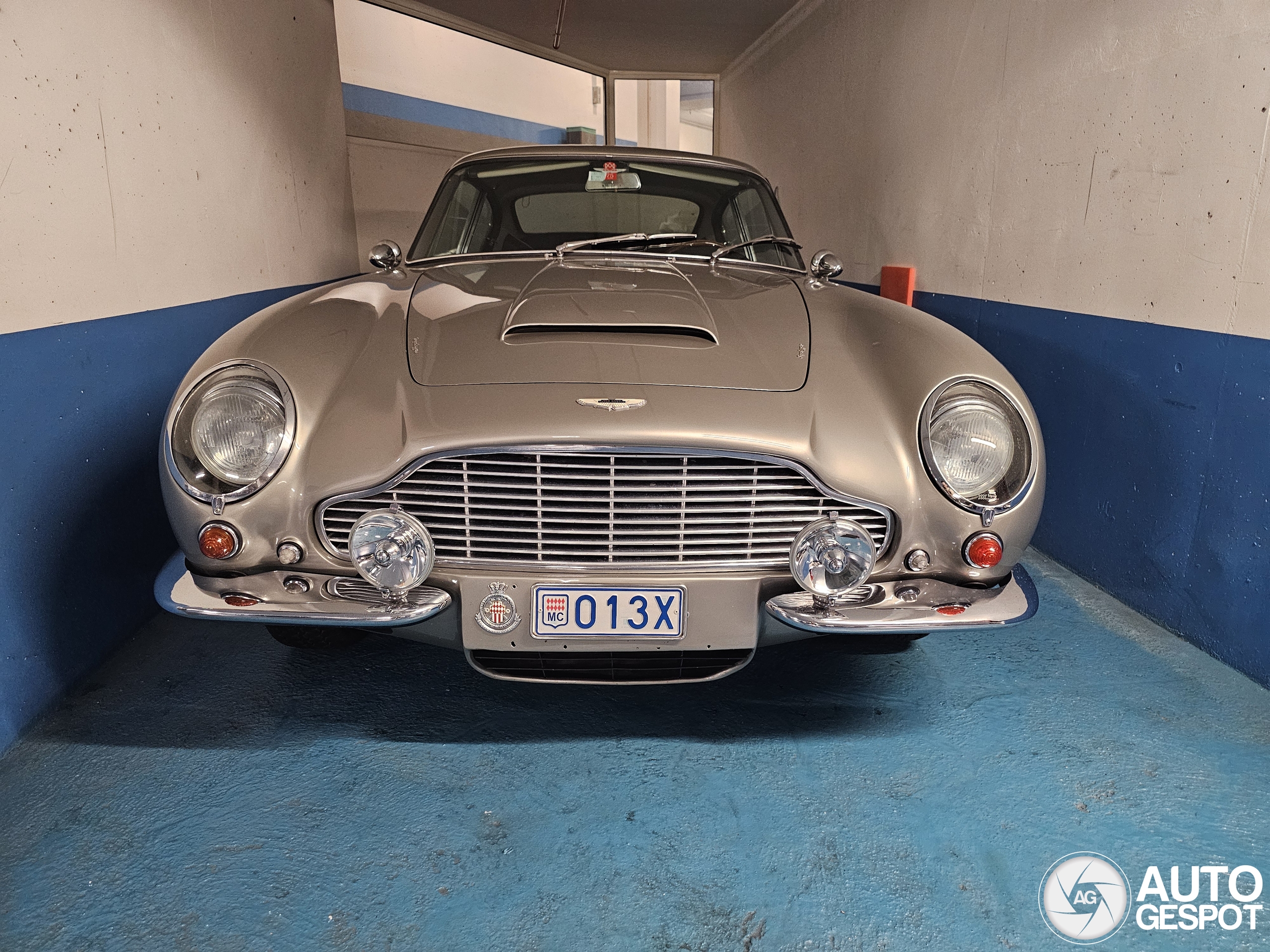 Aston Martin DB6 Vantage MKI