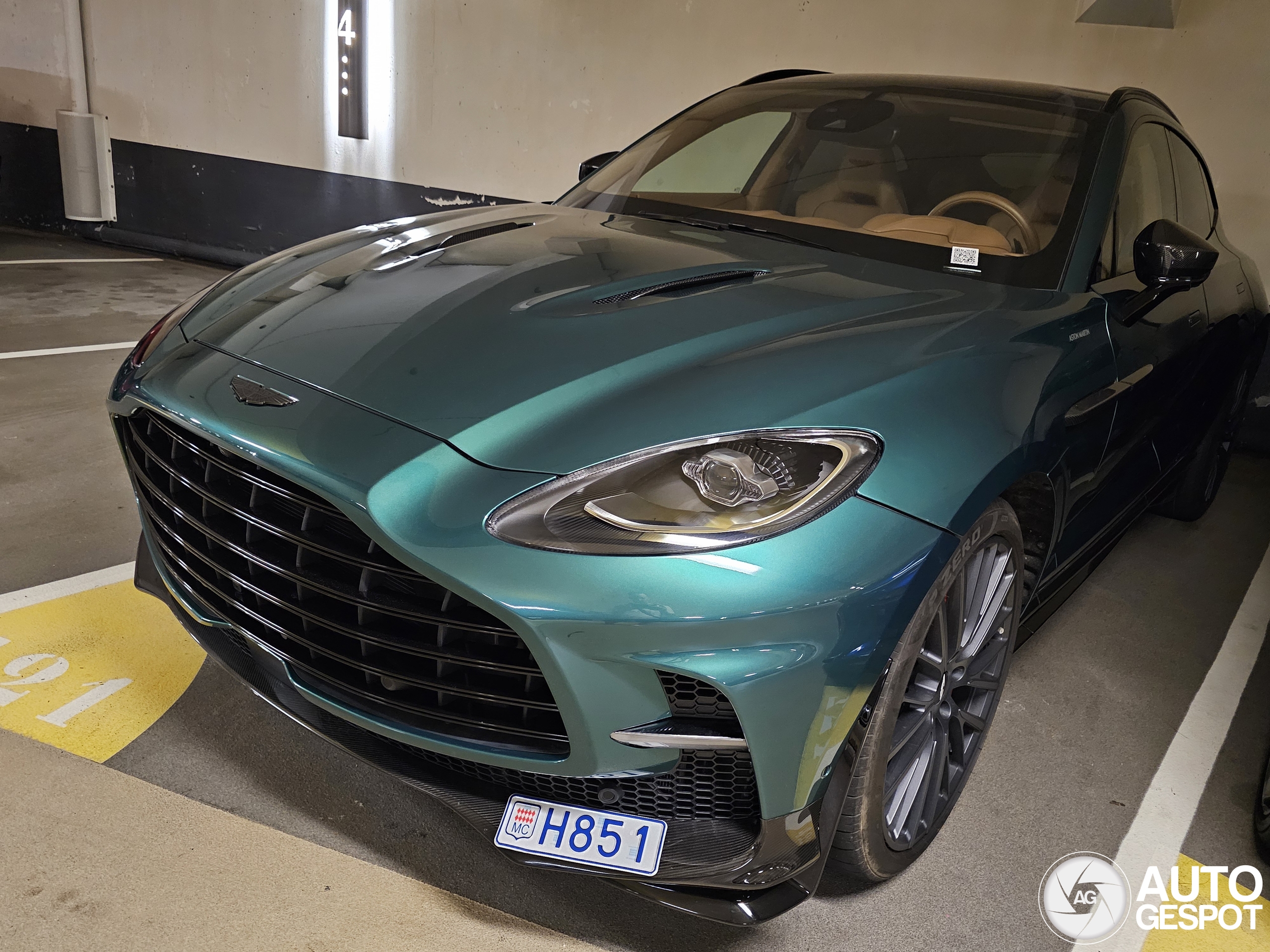 Aston Martin DBX707