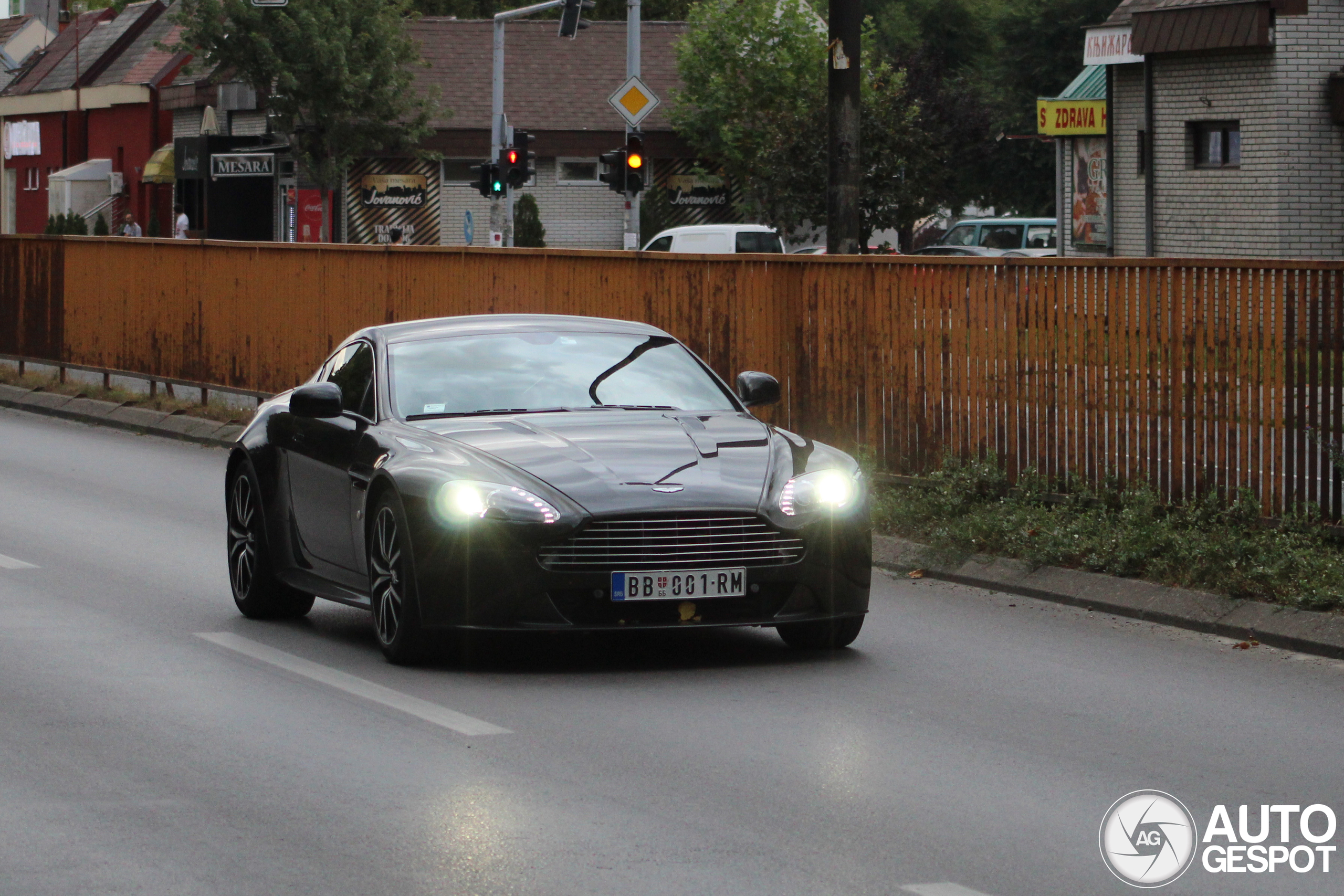 Aston Martin V8 Vantage 2012