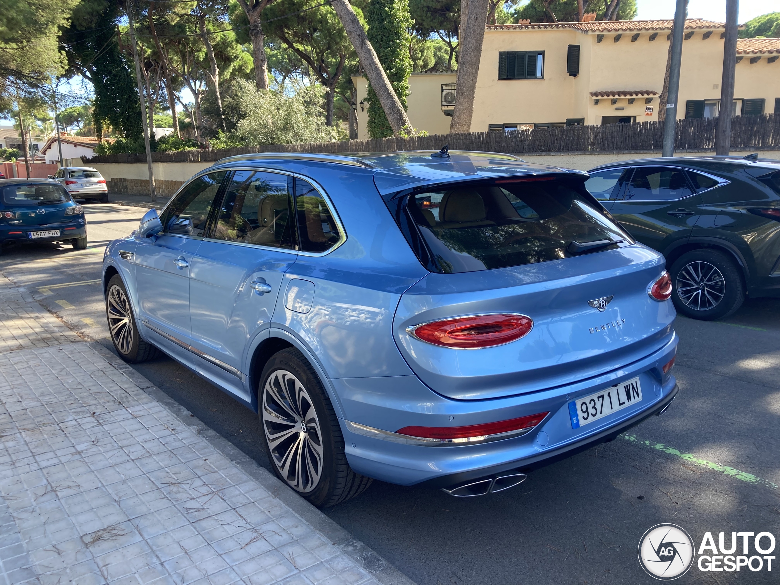 Bentley Bentayga Hybrid 2021