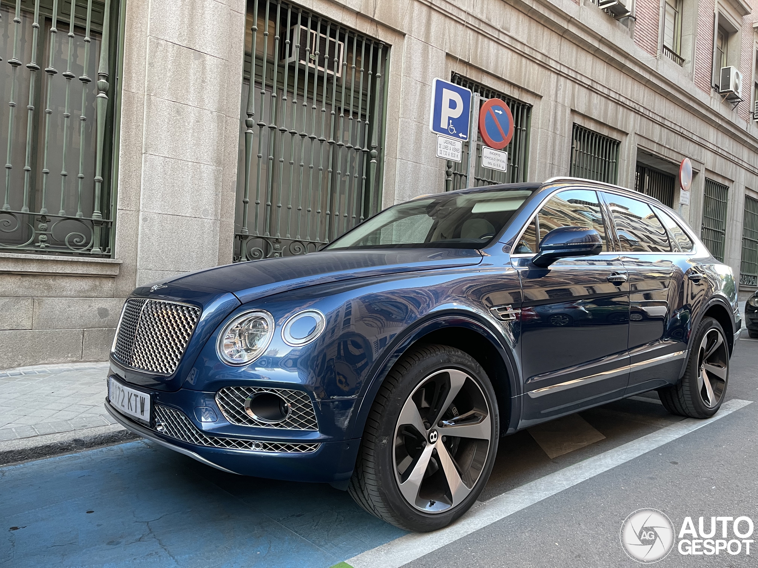 Bentley Bentayga V8