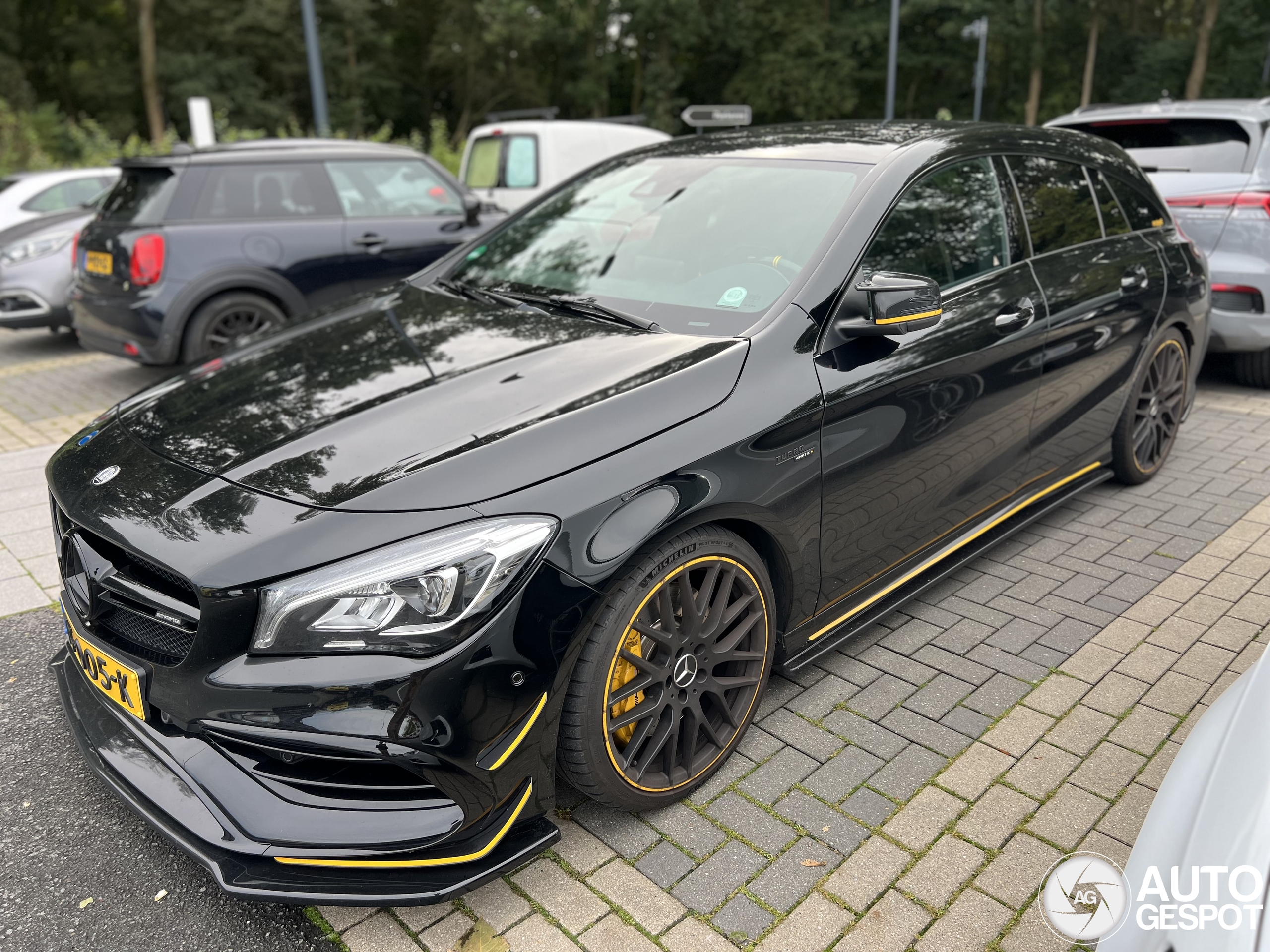 Mercedes-AMG CLA 45 Shooting Brake X117 Yellow Night Edition