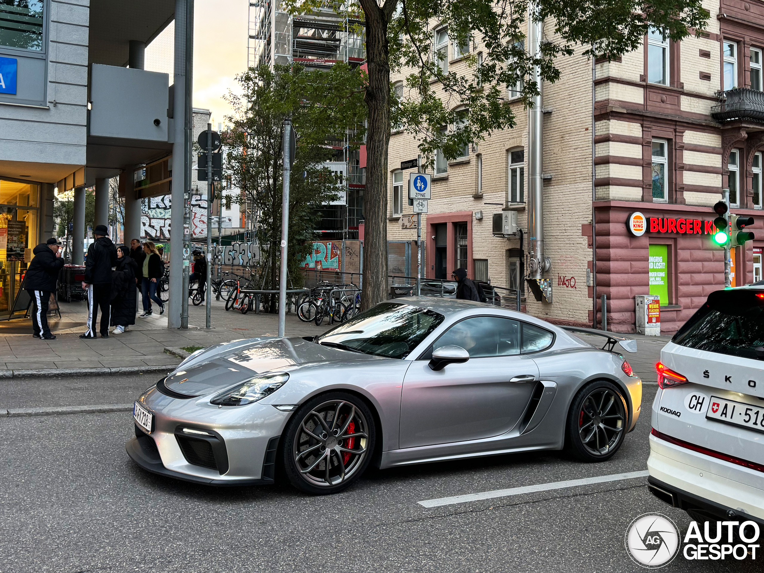 Porsche 718 Cayman GT4