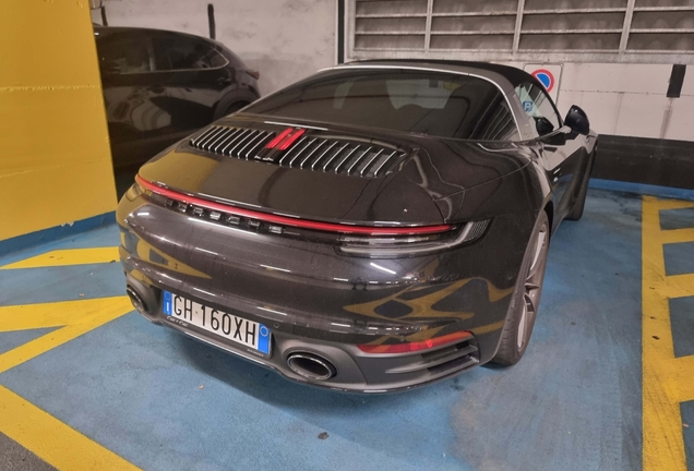 Porsche 992 Carrera 4S Cabriolet