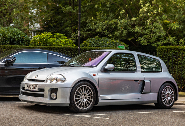 Renault Clio V6