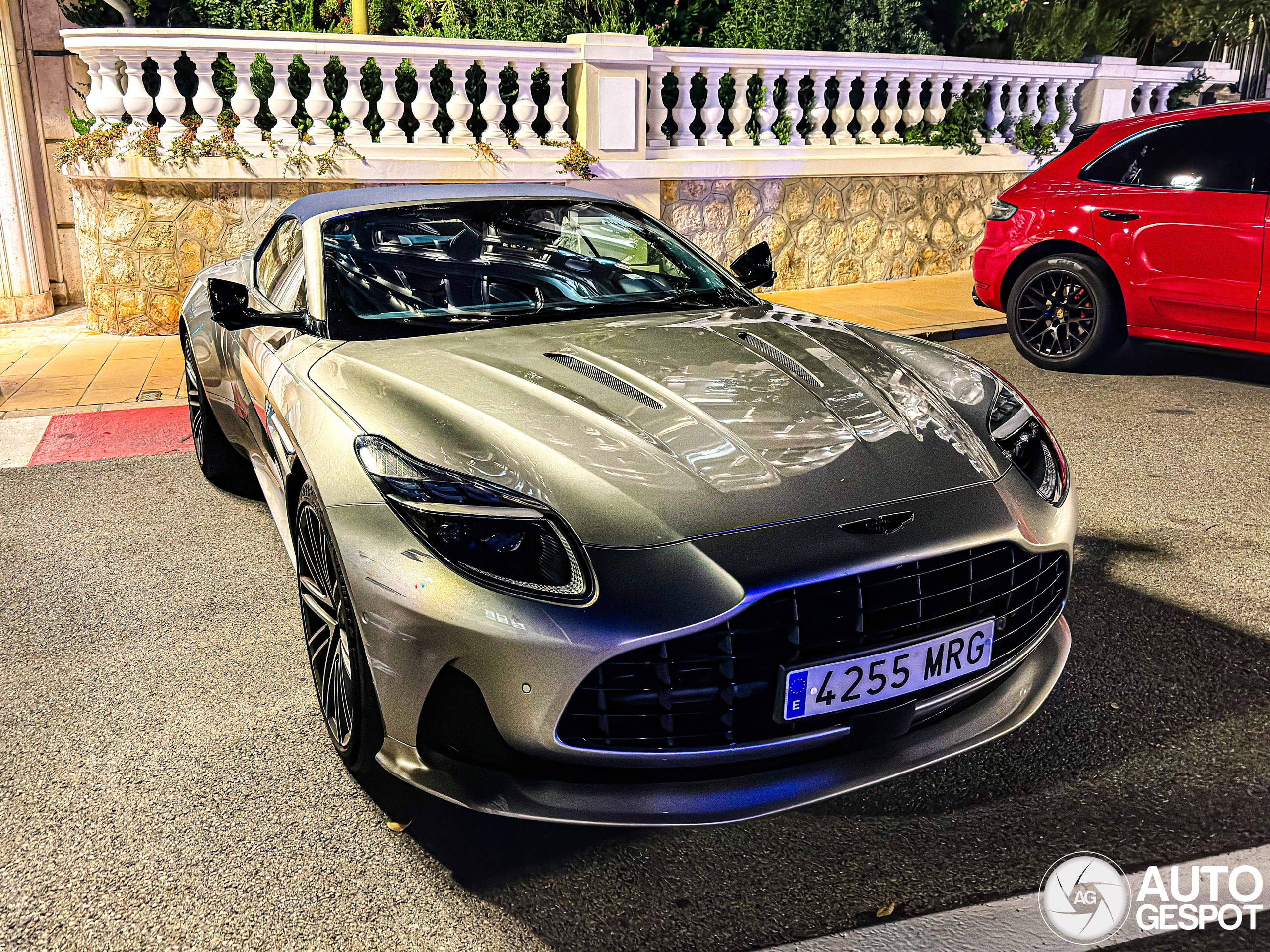 Aston Martin DB12 Volante