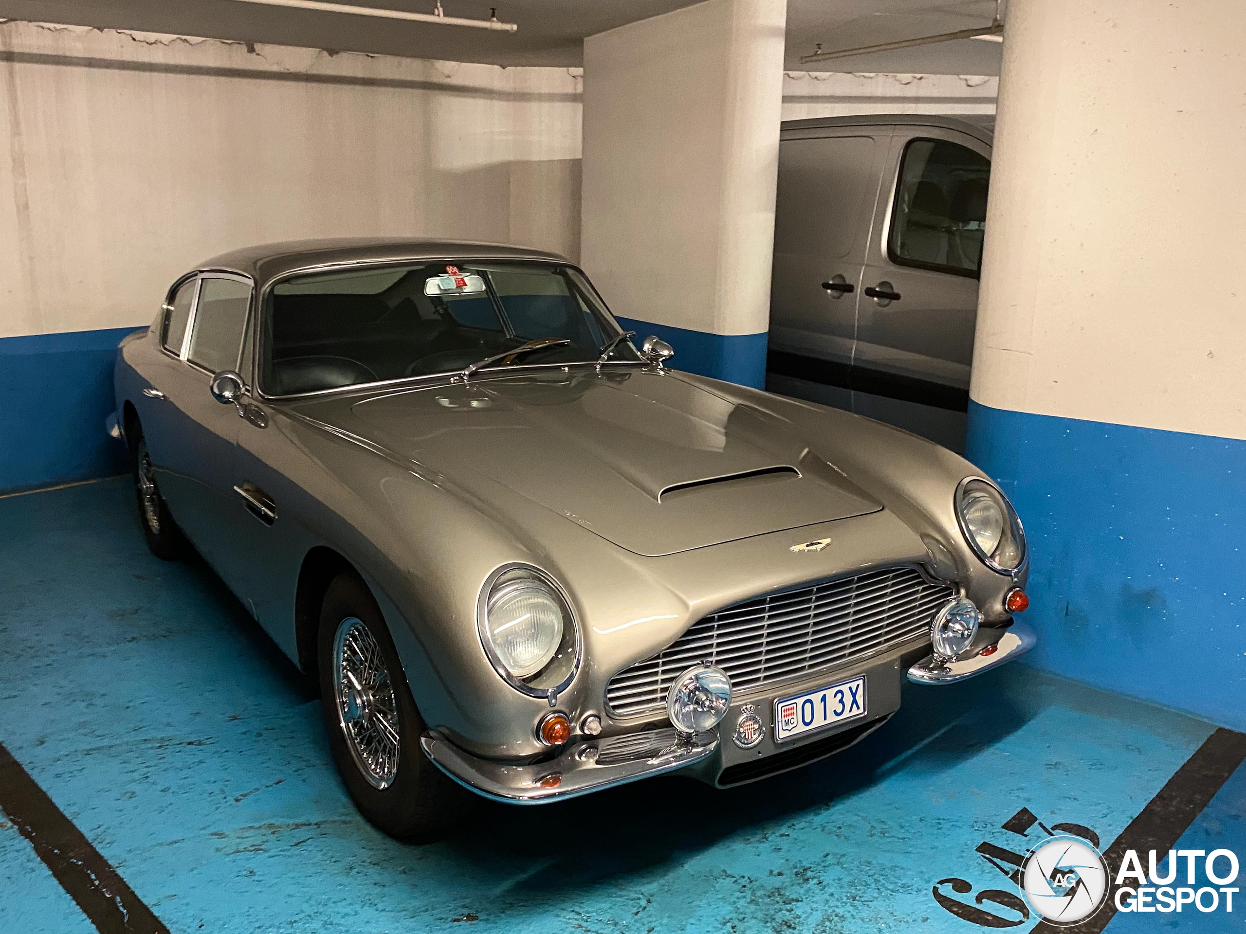 Aston Martin DB6 Vantage MKI