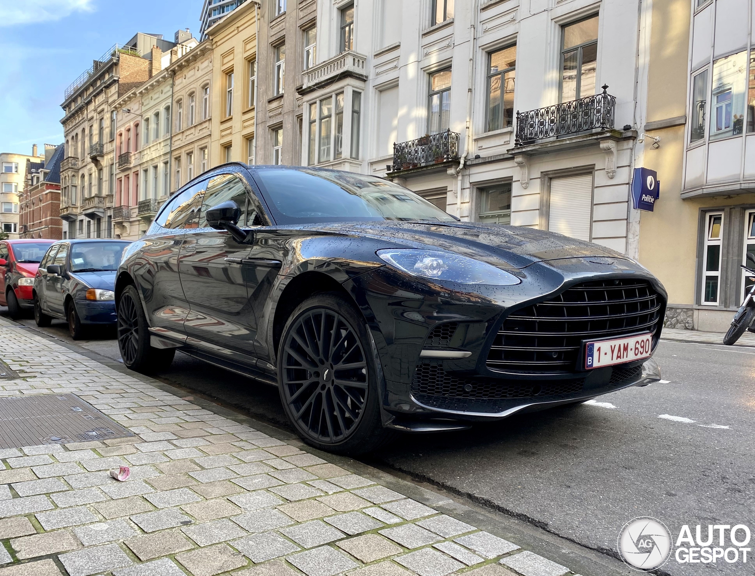 Aston Martin DBX707