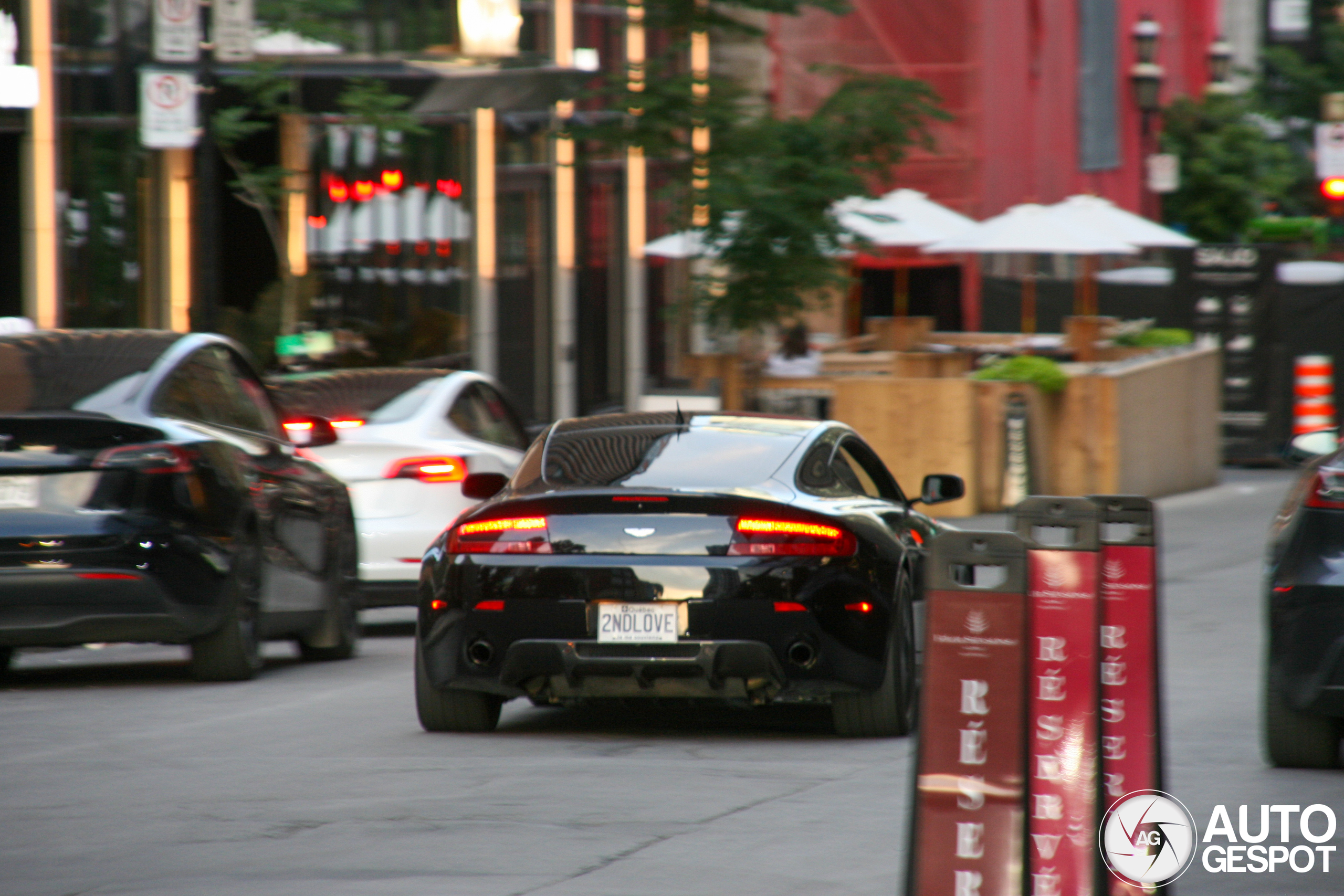 Aston Martin V12 Vantage