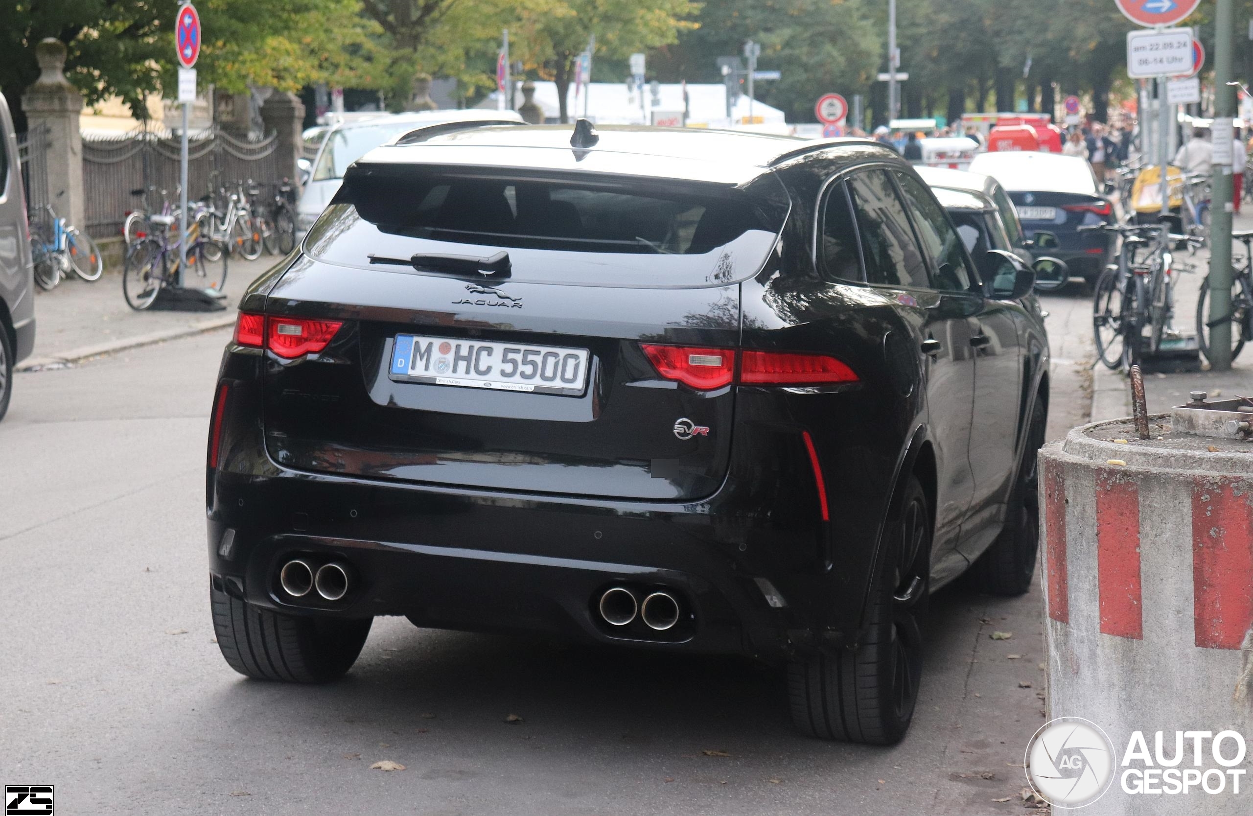 Jaguar F-PACE SVR