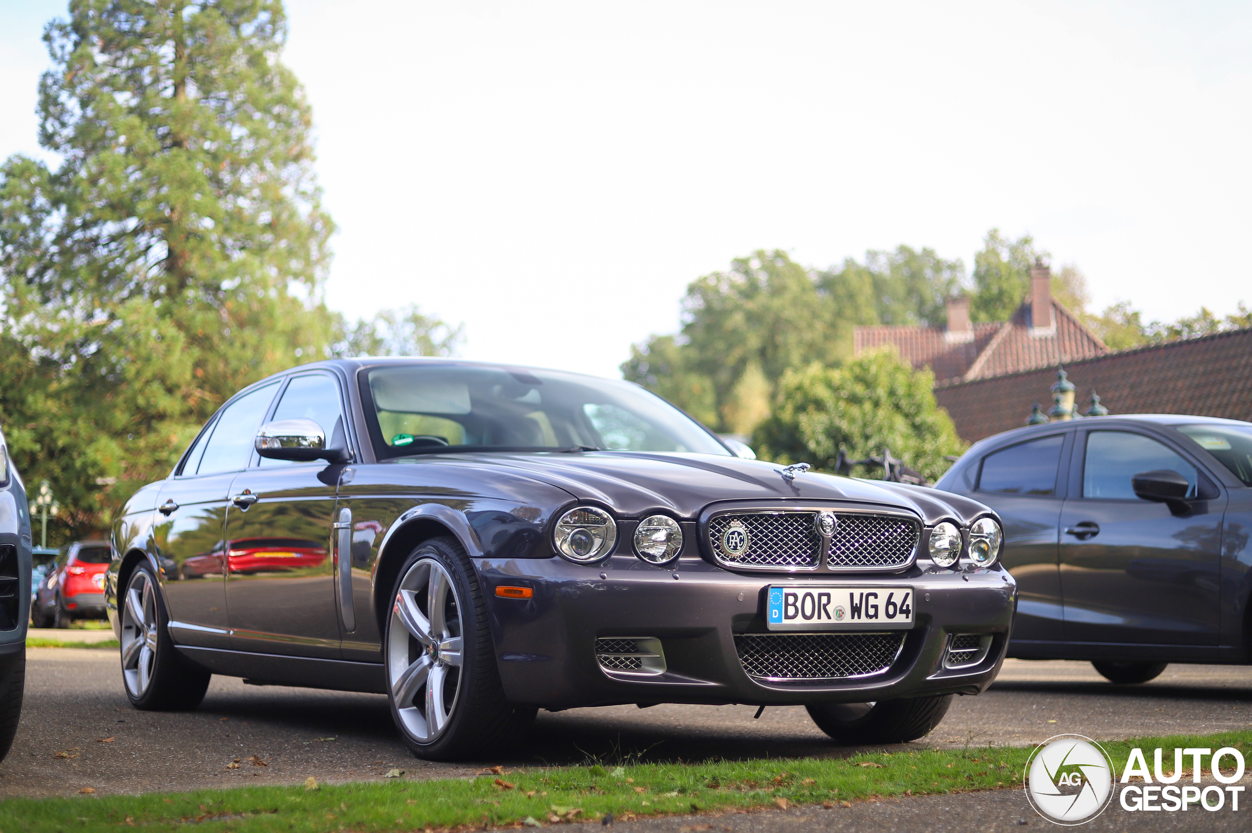 Jaguar XJR Portfolio