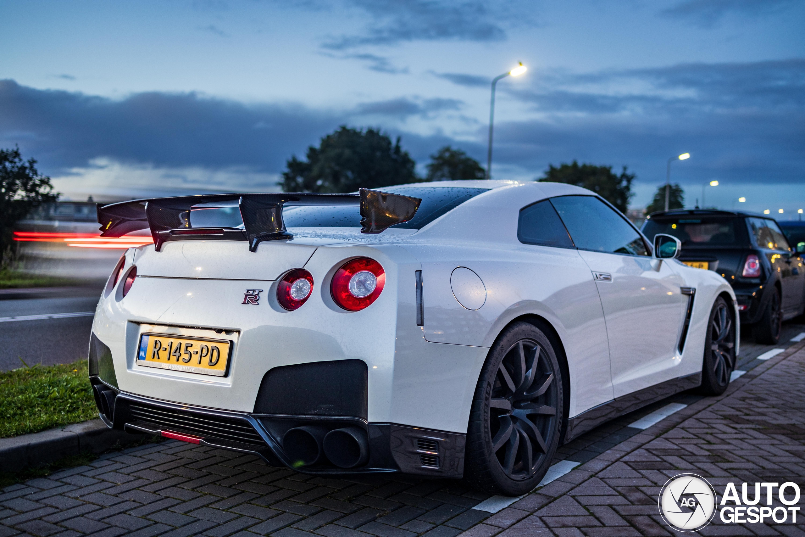 Nissan GT-R 2013